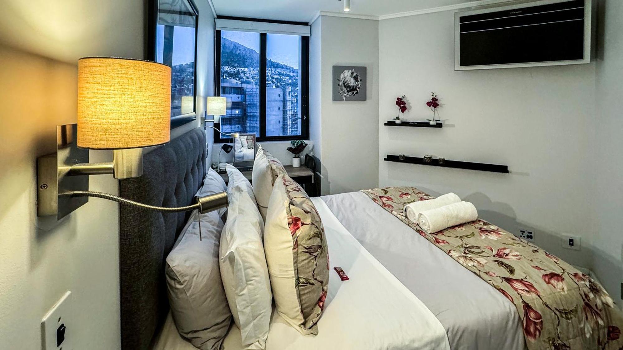 קייפטאון Flamingo Sea Point Sea View Luxury Best Position 1 Bedroom Apartment Queen Size Bed & Inverter For Tv מראה חיצוני תמונה